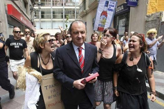 Ripoll, ha soportado los insultos de los 'indignados' en Alicante -agencia  Efe-